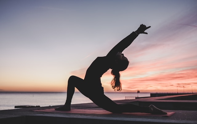a woman doing a yoga pose knowing that exercise reduces inflammation in the body