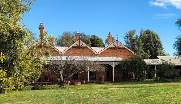 lisadurne hill farm gate olive grove rushworth victoria showing front of farm house